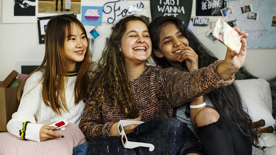 2. Teens, friendships and online groups